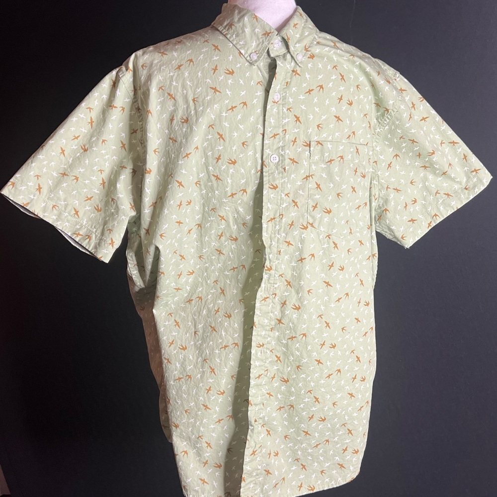 Men’s Lee button-down green shirt. Good condition. Large.